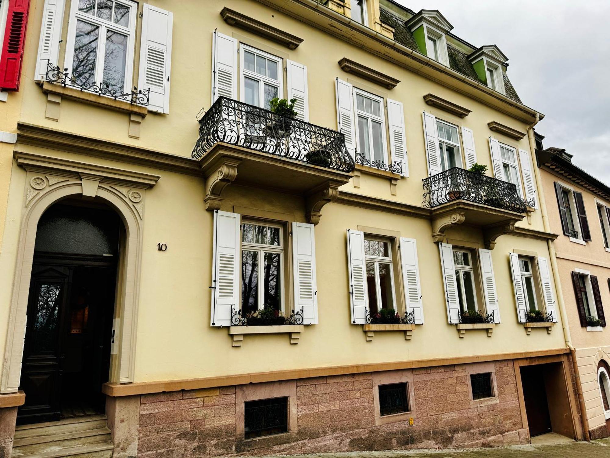 Schloss *